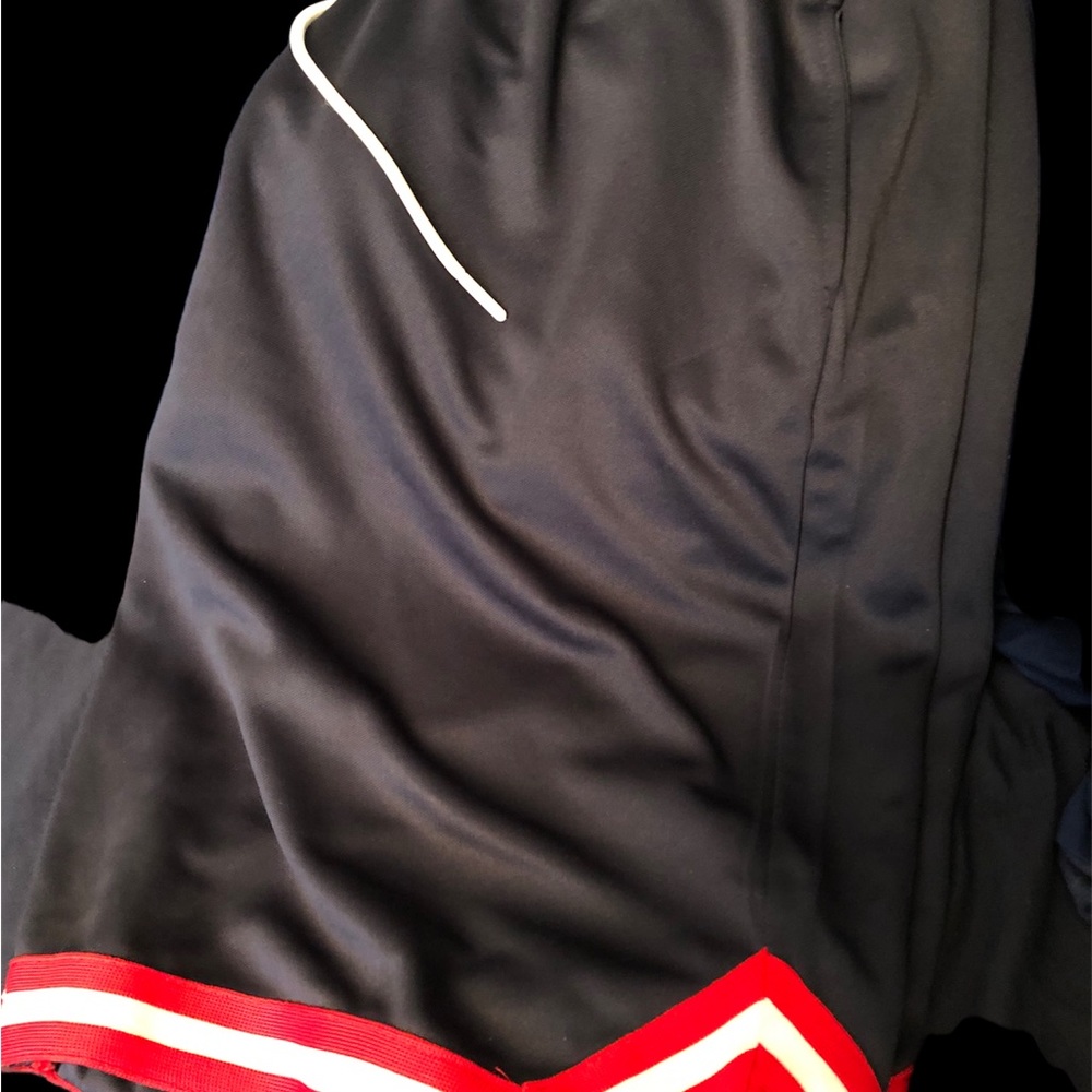 NWOT …. Men’s shorts single back pocket and 2 front pockets